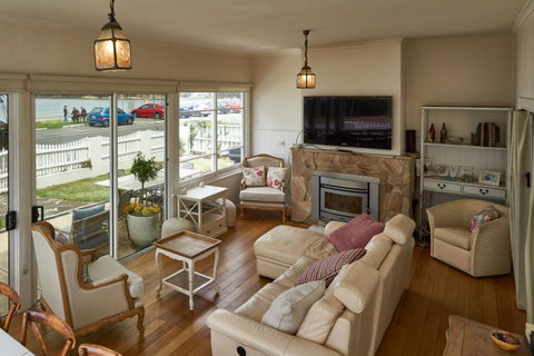 The Ultimate Beach House - St Kilda Accommodation 3