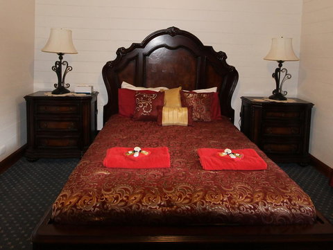 Kerrellie Cottages 2, 4 & 8 Reid Street - St Kilda Accommodation 4