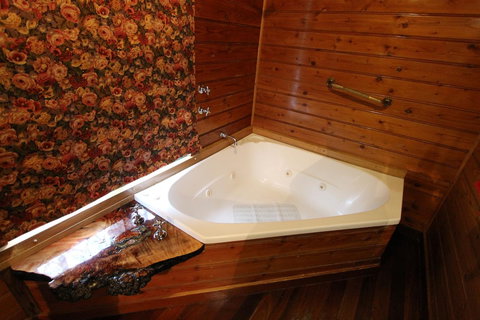 Kerrellie Cottages 2, 4 & 8 Reid Street - St Kilda Accommodation 11