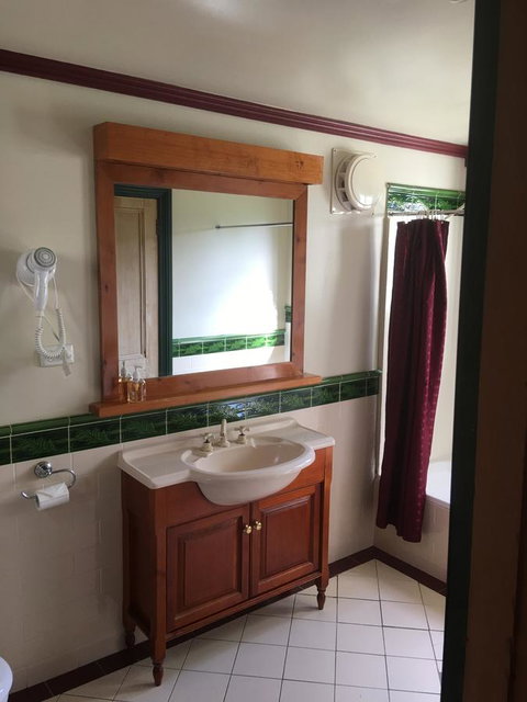 Kerrellie Cottages 2, 4 & 8 Reid Street - St Kilda Accommodation 18