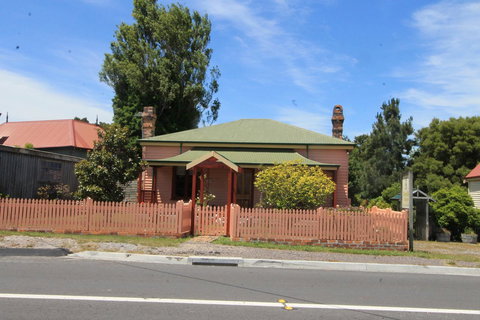Kerrellie Cottages 2, 4 & 8 Reid Street - St Kilda Accommodation 2