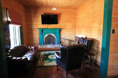 Kerrellie Cottages 2, 4 & 8 Reid Street - St Kilda Accommodation 5