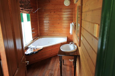 Kerrellie Cottages 2, 4 & 8 Reid Street - St Kilda Accommodation 17