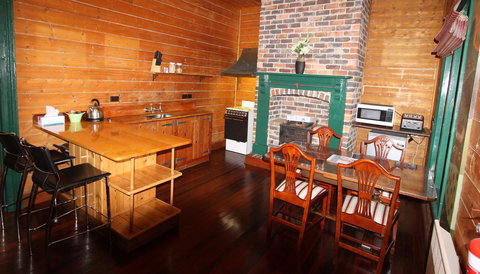 Kerrellie Cottages 2, 4 & 8 Reid Street - St Kilda Accommodation 9