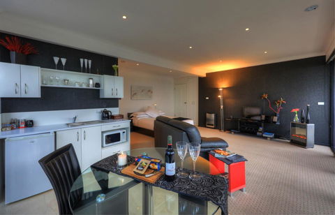 Sheer Pleasure Accommodation - St Kilda Accommodation 0