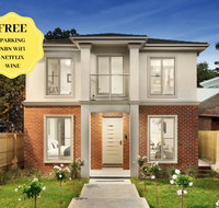 NEW Inner Melb Luxury Modern Grand Holiday House - Great Location Wifi Parking - St Kilda Accommodation