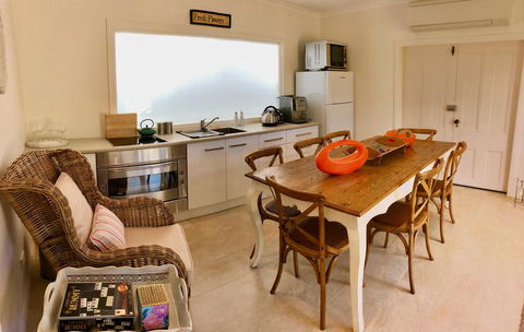 NEW: Tranquil Retreat -The Barn House Ingleside, Northern Beaches - St Kilda Accommodation 2