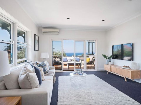 Ocean Views On Coogee Beach - St Kilda Accommodation 3