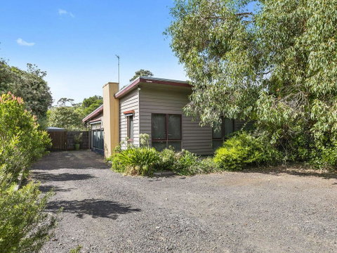 OCEANS 12 - ANGLESEA - St Kilda Accommodation 0