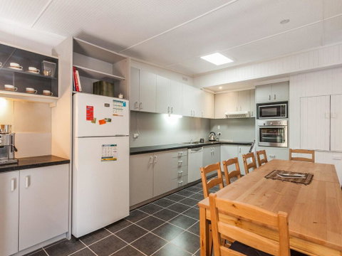 OCEANS 12 - ANGLESEA - St Kilda Accommodation 3