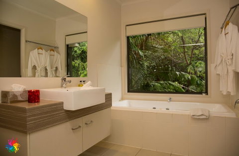 On Obi Maleny - St Kilda Accommodation 3