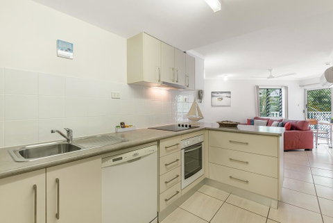 Outrigger Apartments Port Douglas - St Kilda Accommodation 2