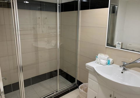 Outrigger Burleigh - St Kilda Accommodation 3