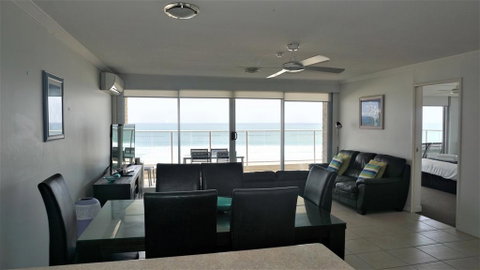 Pacific Surf Absolute Beachfront Apartments - St Kilda Accommodation 3