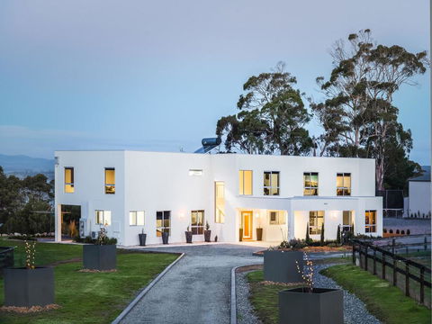 Paradise Point - Tamar Valley 14 Persons Residence With Pool - St Kilda Accommodation 1