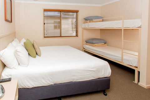 Paradise Tourist Park - St Kilda Accommodation 2