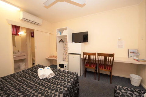 Parkside Motel & Licensed Restaurant - St Kilda Accommodation 2