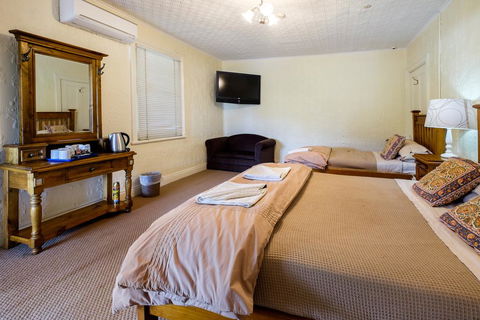 Peel Inn Nundle - St Kilda Accommodation 2