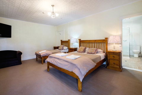 Peel Inn Nundle - St Kilda Accommodation 1