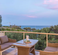 Penthouse luxe Sunrise Beach - St Kilda Accommodation