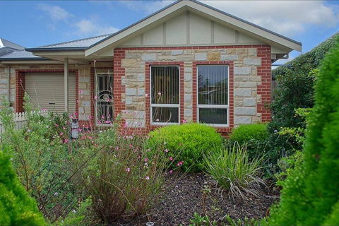 Perfect Location Central Modern Cottage - Free WiFi - St Kilda Accommodation 1