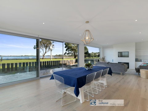 Pukeko Beach House, Rhyll - St Kilda Accommodation 2
