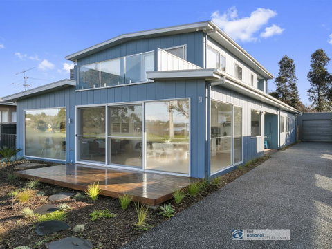 Pukeko Beach House, Rhyll - St Kilda Accommodation 0