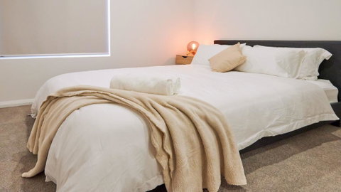 Quiet Large Balcony Living - St Kilda Accommodation 1