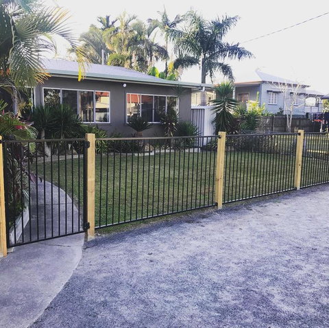 QUIRKY QUEENSLANDER 6 BEDROOM HOME - St Kilda Accommodation 0