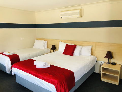 Red Cedar Motel - St Kilda Accommodation 0