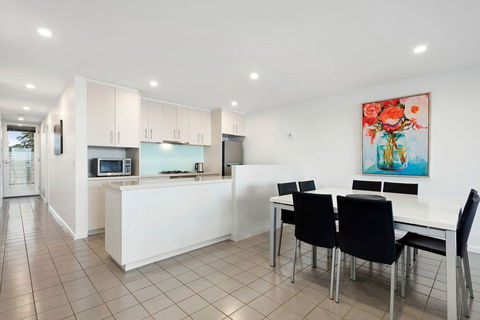 Rip N View - St Kilda Accommodation 2