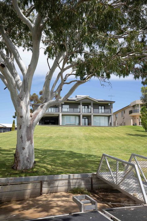 River Devine - St Kilda Accommodation 3