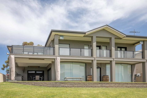 River Devine - St Kilda Accommodation 0