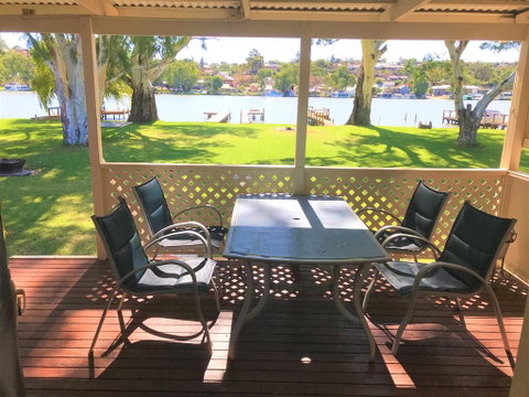 Riverfront Getaway - Mannum - St Kilda Accommodation 1