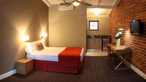Rose & Crown Hotel - St Kilda Accommodation 1