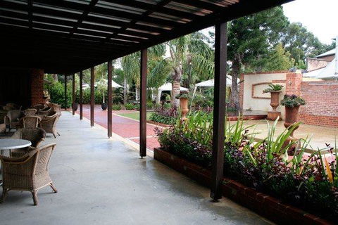Rose & Crown Hotel - St Kilda Accommodation 3
