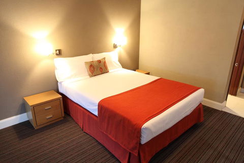 Rose & Crown Hotel - St Kilda Accommodation 2