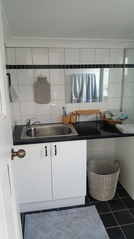 Rosslyn Cottages - St Kilda Accommodation 2