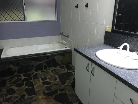 Royal Palm Cottage, Entire Two Bedroom 2 Bathroom House With Pool - St Kilda Accommodation 3