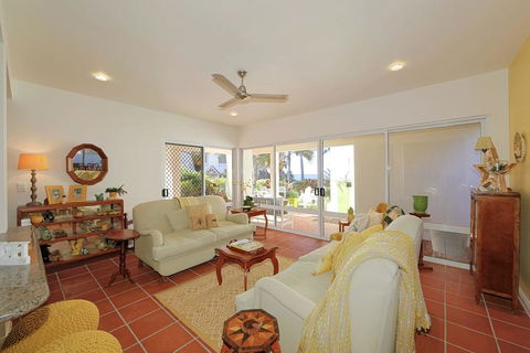 Royle Palms Beach Front Villa - St Kilda Accommodation 1