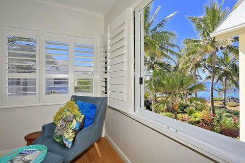 Royle Palms Beach Front Villa - St Kilda Accommodation 2