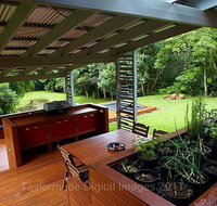 Runawaytomaleny - St Kilda Accommodation