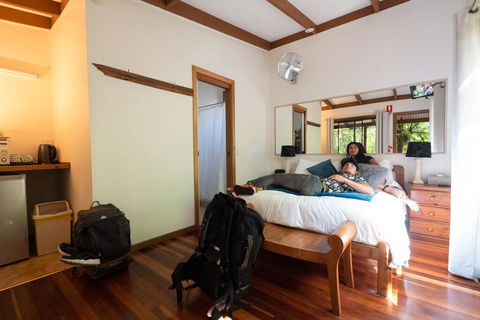 Samurai Beach Bungalows - Port Stephens YHA - St Kilda Accommodation 1