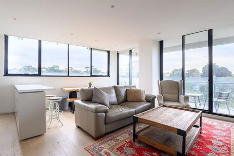 Sanctuary Resort-Style On The Banks Of The Yarra - St Kilda Accommodation 0
