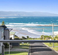 SEA SPECTACULAR - seconds from the beach - St Kilda Accommodation