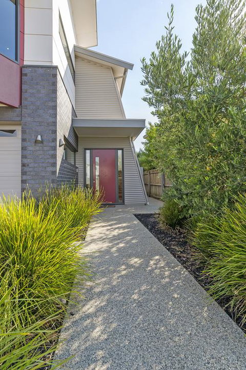 Sea View: Luxury Beachfront - St Kilda Accommodation 3