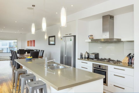 Sea View: Luxury Beachfront - St Kilda Accommodation 2