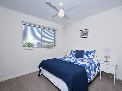 Sea Whispers @ Fingal Bay - St Kilda Accommodation 3