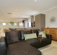 Seal 4 Bedroom House by Shoalwater Executive Homes - St Kilda Accommodation