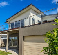 SEAL HAVEN - centrally located modern home - St Kilda Accommodation